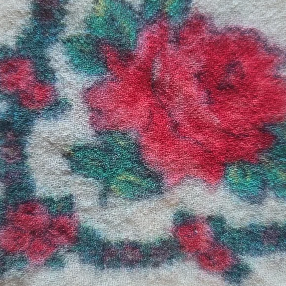 Floral Roses Patterned Cream Scarf - Picture 3 of 9
